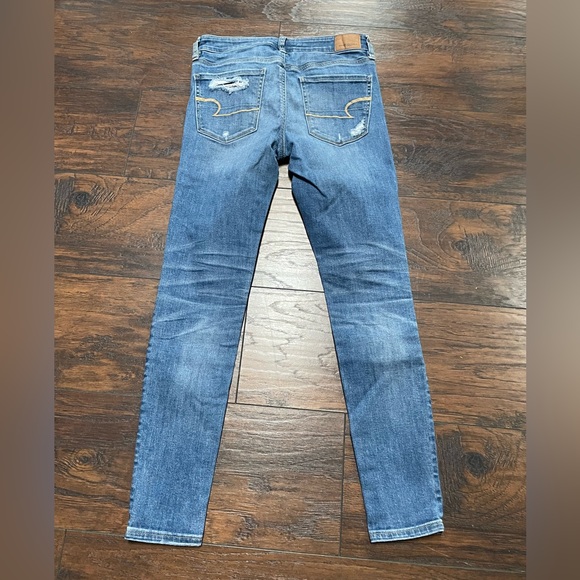 Women’s American Eagle Hi-Rise Distressed Jegging - Picture 2 of 6